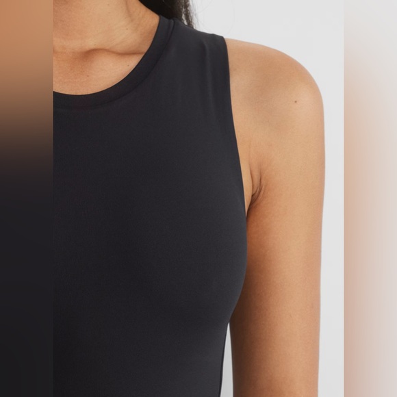 ARITZIA Babaton Contour Crew Bodysuit Muscle High Neck Black Size XS Minimalist - Picture 4 of 16